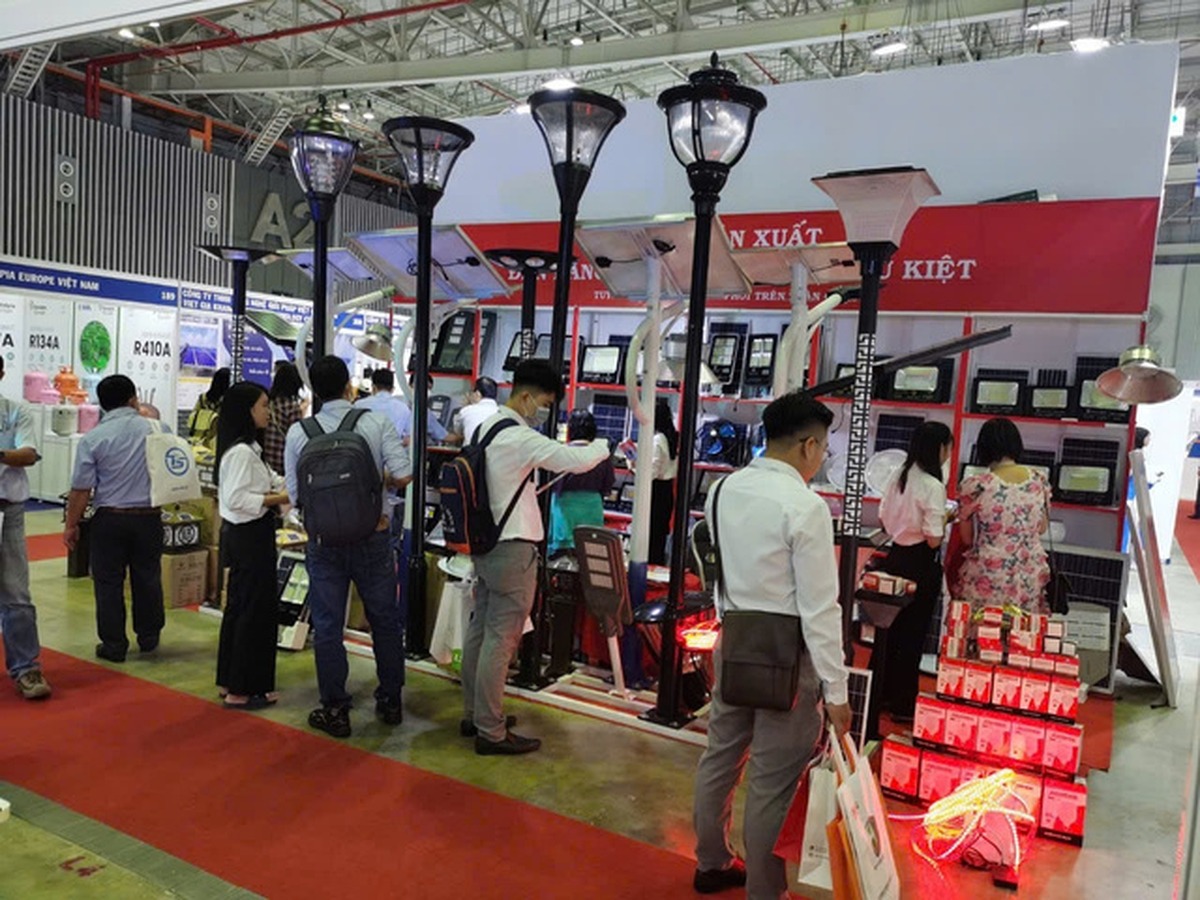 Major Wolf's team's activities in Vietnam for the solar-powered lighting market