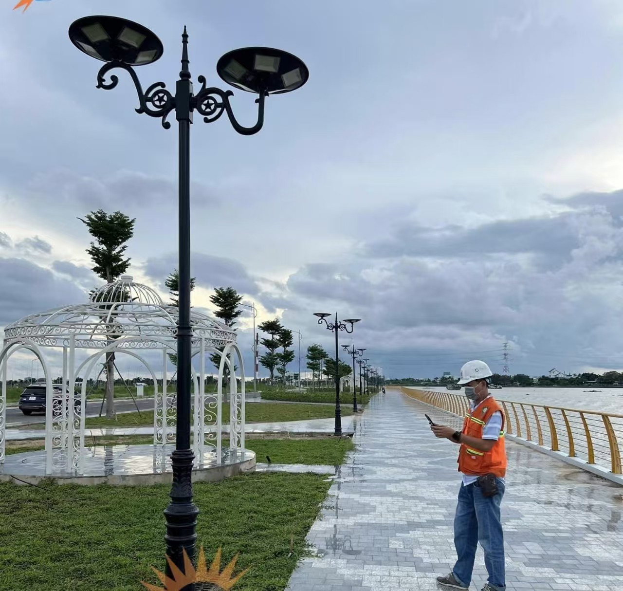 Lampu tiang surya untuk koridor lanskap dan waterfront